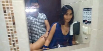 คลิปโป๊ออนไลน์ ผัวถ่ายเมียจอยเย็ดหน้ากระจก ซอยหีในห้องน้ำอย่างเด็ดเสียวฟิน